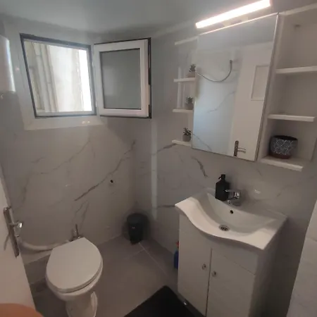 Apartment With Veranda Athens