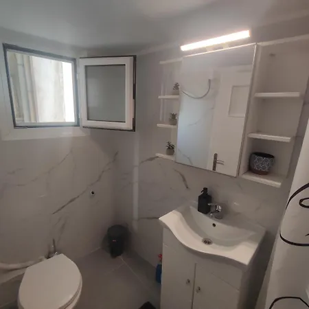 Apartment With Veranda Athens